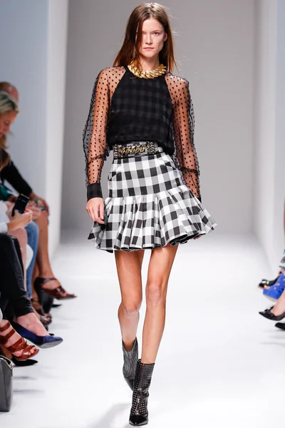Look 15